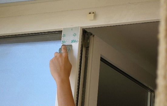 Как снять защитную пленку с пластикового окна? 